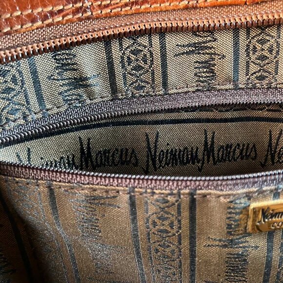 Neiman Marcus Leather Croc Patterned Shoulder Bag  Classic Business Date Night - Picture 13 of 15